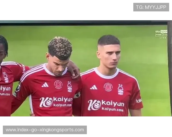 小球迷暖心一幕:帕布罗亲吻徽章成塞尔塔佳话 小球迷暖心一幕:帕布罗亲吻徽章成塞尔塔佳话