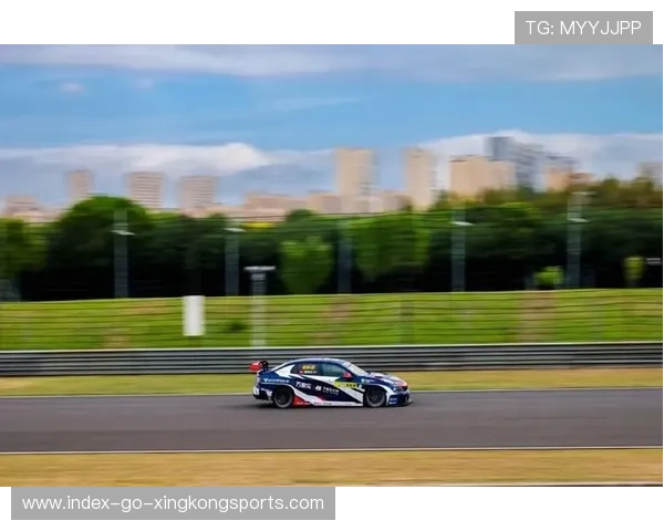 赛车界迎来史诗级撞车现场，冠军积分榜昼夜翻转