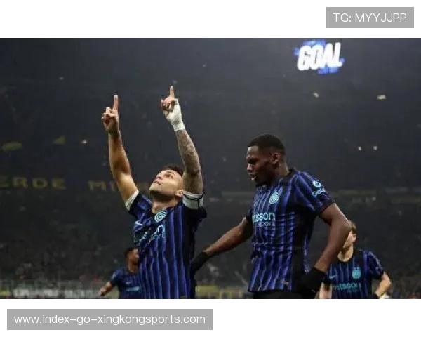 国米劳塔罗中路插上弧线球破门全场起立欢呼