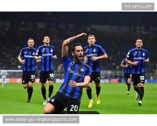 AC米兰中场渗透制造机会，查尔汗奥卢弧顶妙射得手