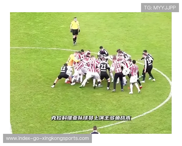 加拉塔萨雷利用中路直塞打出多次良机，展现现代足球战术之魅力